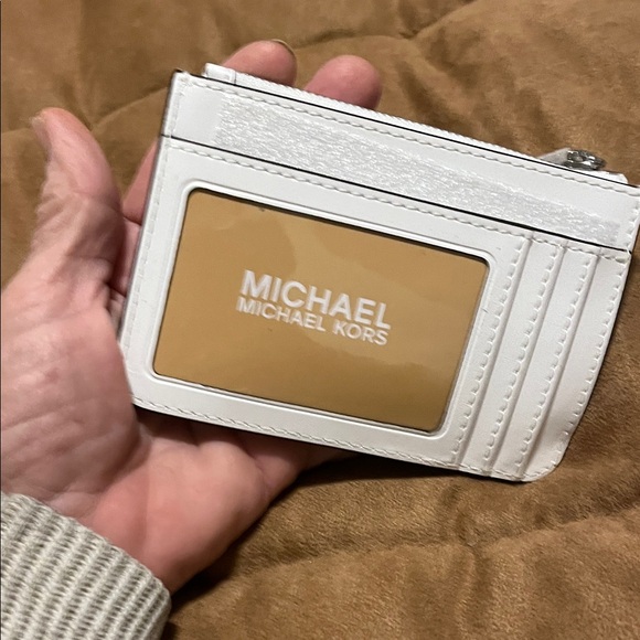 New Michael Kors Quilted White Pouch - Picture 3 of 6